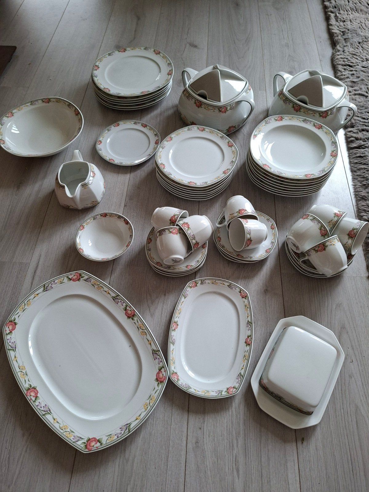 Compleet servies, Huis en Inrichting, Keuken | Servies, Ophalen of Verzenden, Gebruikt, Aardewerk, Overige stijlen