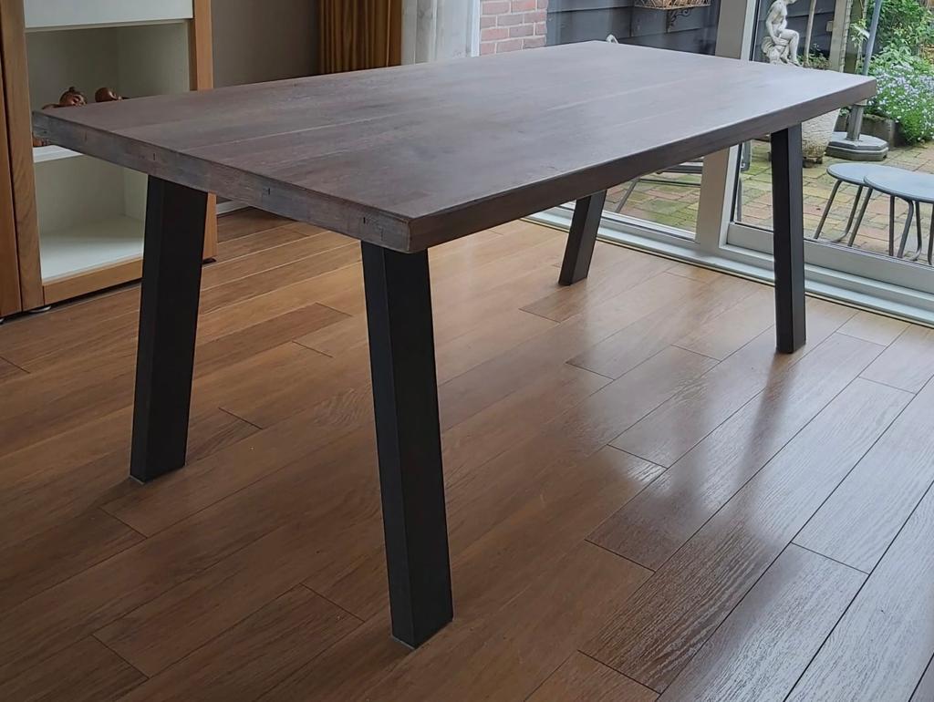 Eettafel eikenhout met stalen poten, Ophalen, Eikenhout, 50 tot 100 cm, Zo goed als nieuw