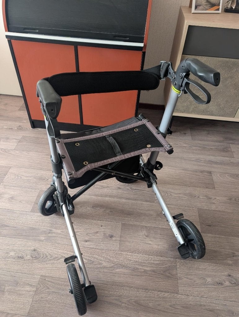 Rollator Wheelzahead track met boodschappentas, Diversen, Ophalen, Opvouwbaar, Zo goed als nieuw