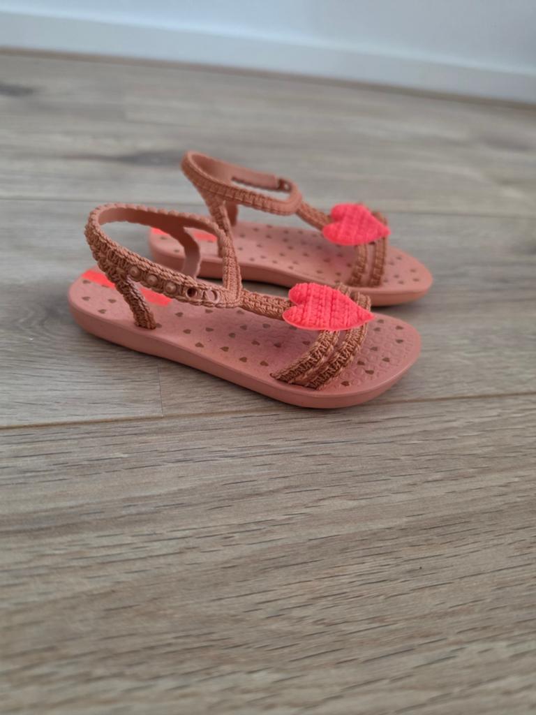 Ipanema sandalen roze met hartjes maat 22 23, Meisje, Ophalen of Verzenden, Ipanema, Overige typen