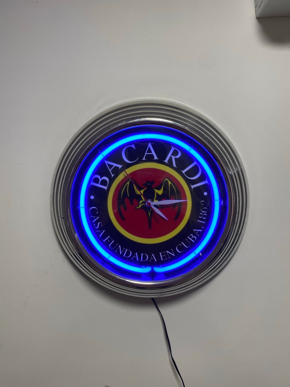 Bacardi Neon Wandklok - Uniek en Verlicht, Verzenden, Vintage, Analoog, Overige merken