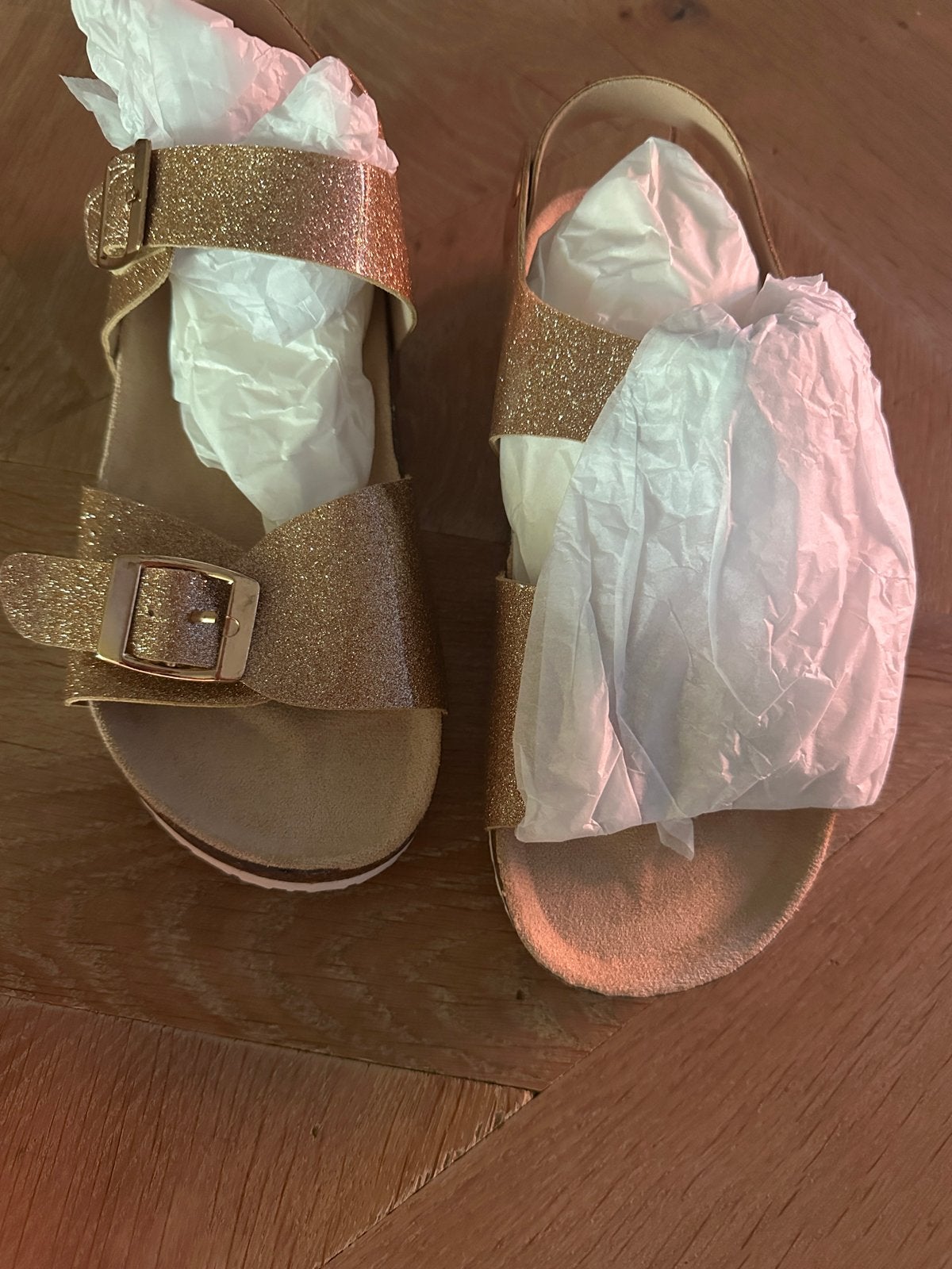Nieuwe gouden sandalen, maat 35, Ophalen, Nieuw, Meisje, Schoenen