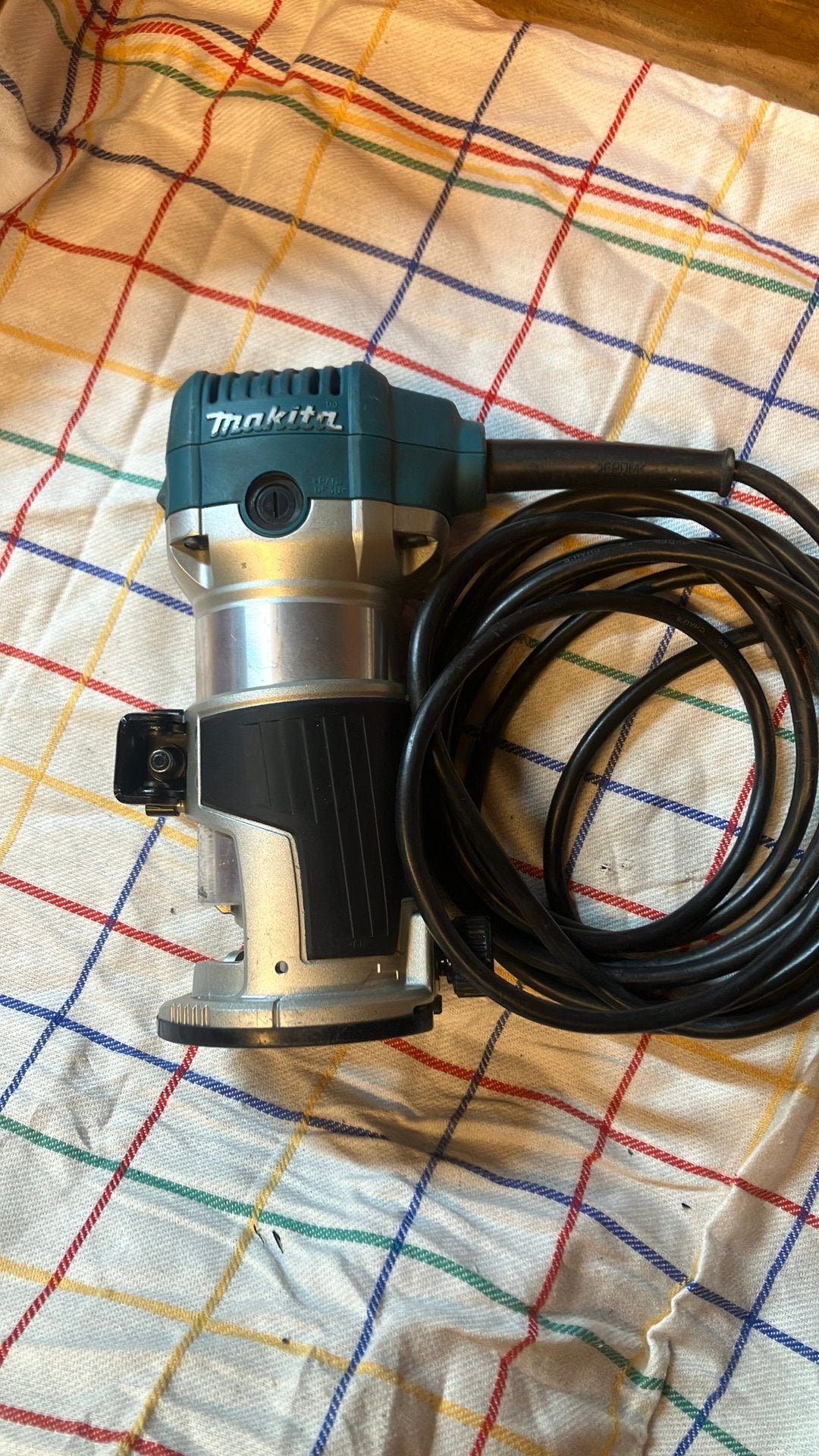 Makita RT0700C kantenfrees, Ophalen of Verzenden, Gebruikt, Elektrisch, Bovenfrees