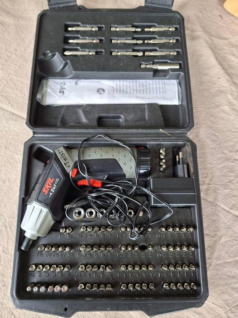 Skill twist schroefmachine set / weinig gebruikt, Ophalen, Zo goed als nieuw, Boor- en Schroefmachine