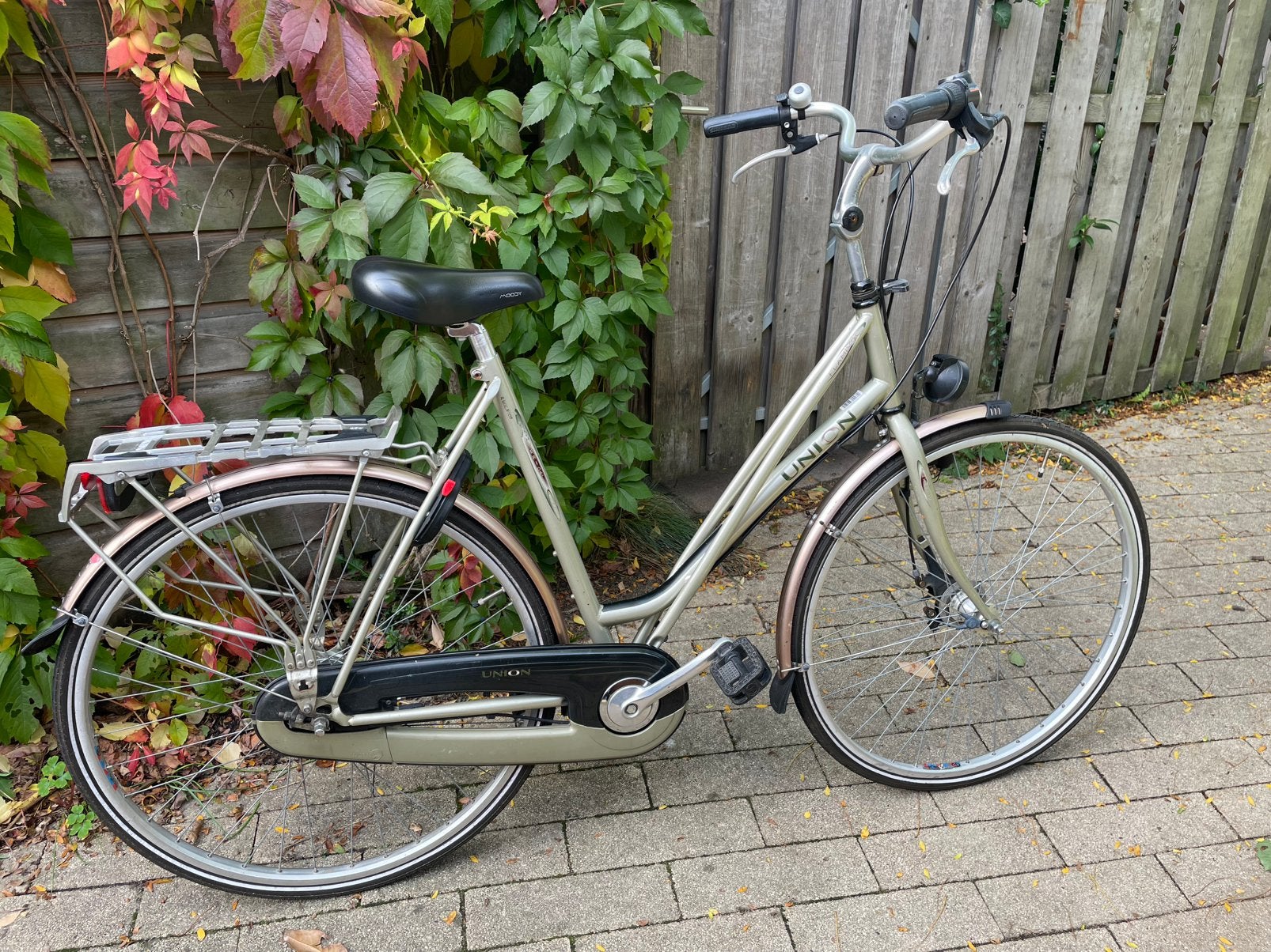 Union Flamingo damesfiets 4 versnellingen en handremmen, Gebruikt, Versnellingen, 56 cm of meer, Trommelrem