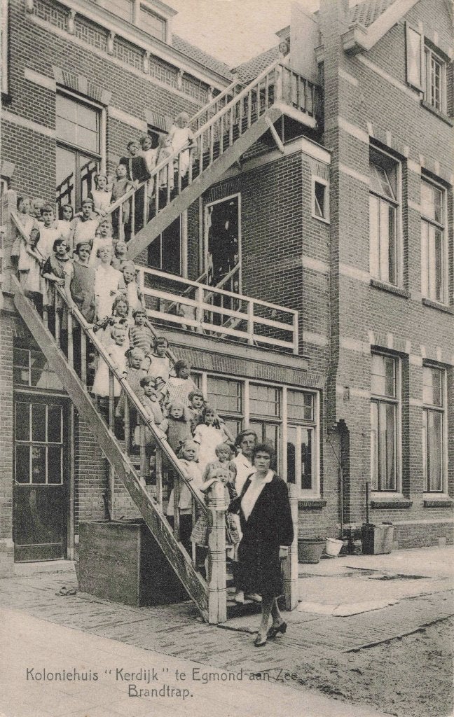 Egmond aan Zee Koloniehuis Kerdijk Brandtrap ZR1338, Ophalen, 1920 tot 1940, Gelopen, Noord-Holland