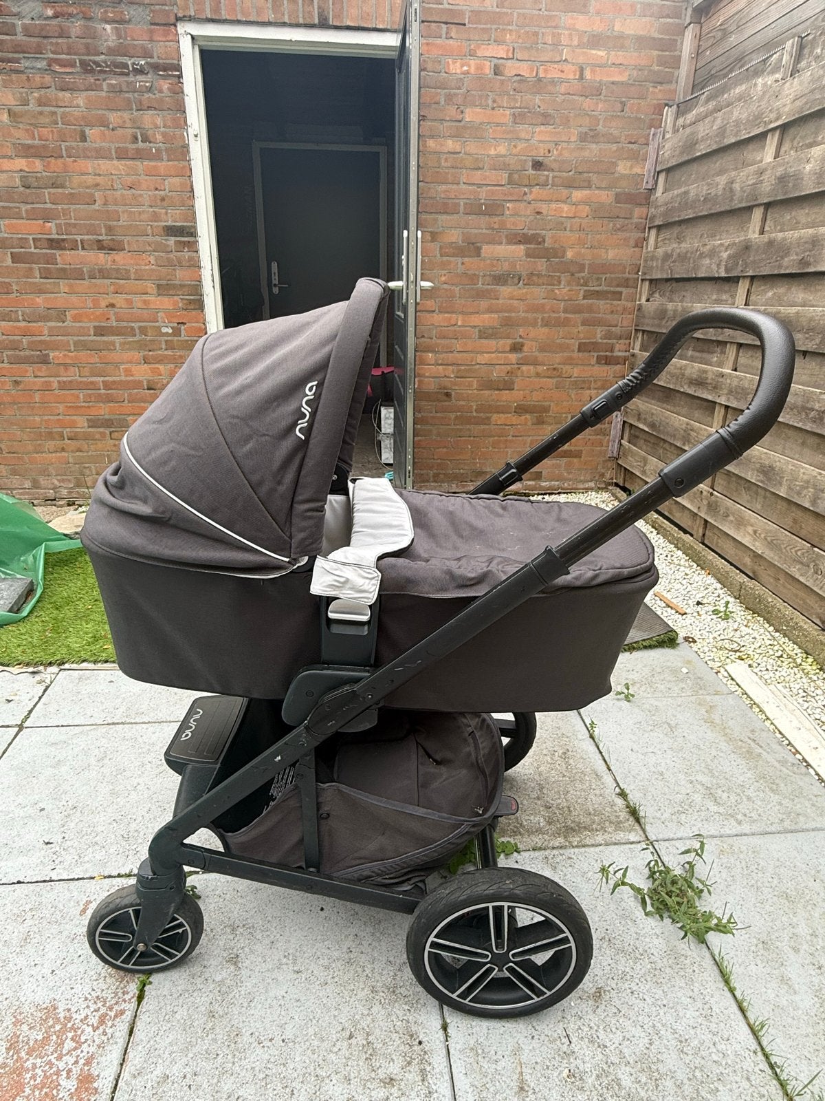 Nuna kinderwagen met reiswieg en zitje, Gebruikt, Combiwagen, Met reiswieg, Ophalen