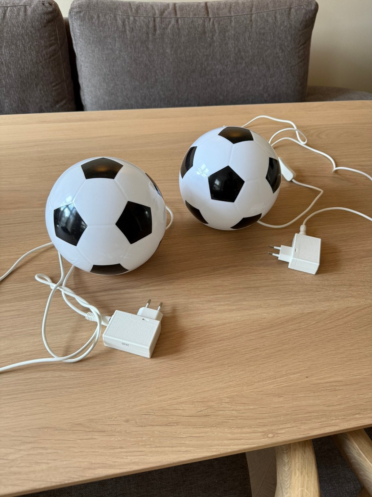 Voetbal lamp / bureaulamp, Huis en Inrichting, Ophalen, Kunststof, 20 cm, Kinderlamp