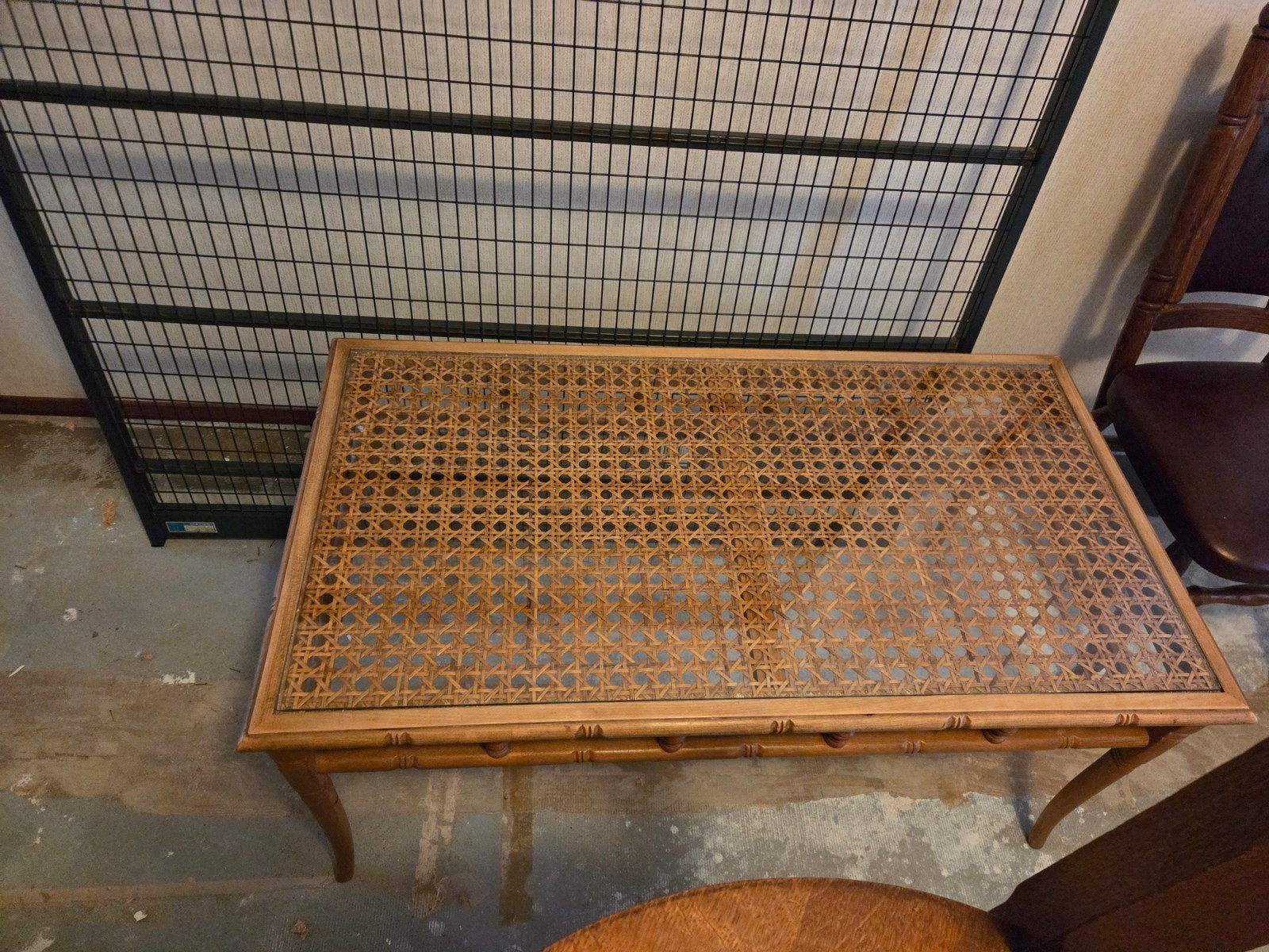 Vintage rotan salontafel met webbing en glazen plaat, Ophalen, Gebruikt, 100 tot 150 cm, 50 tot 100 cm