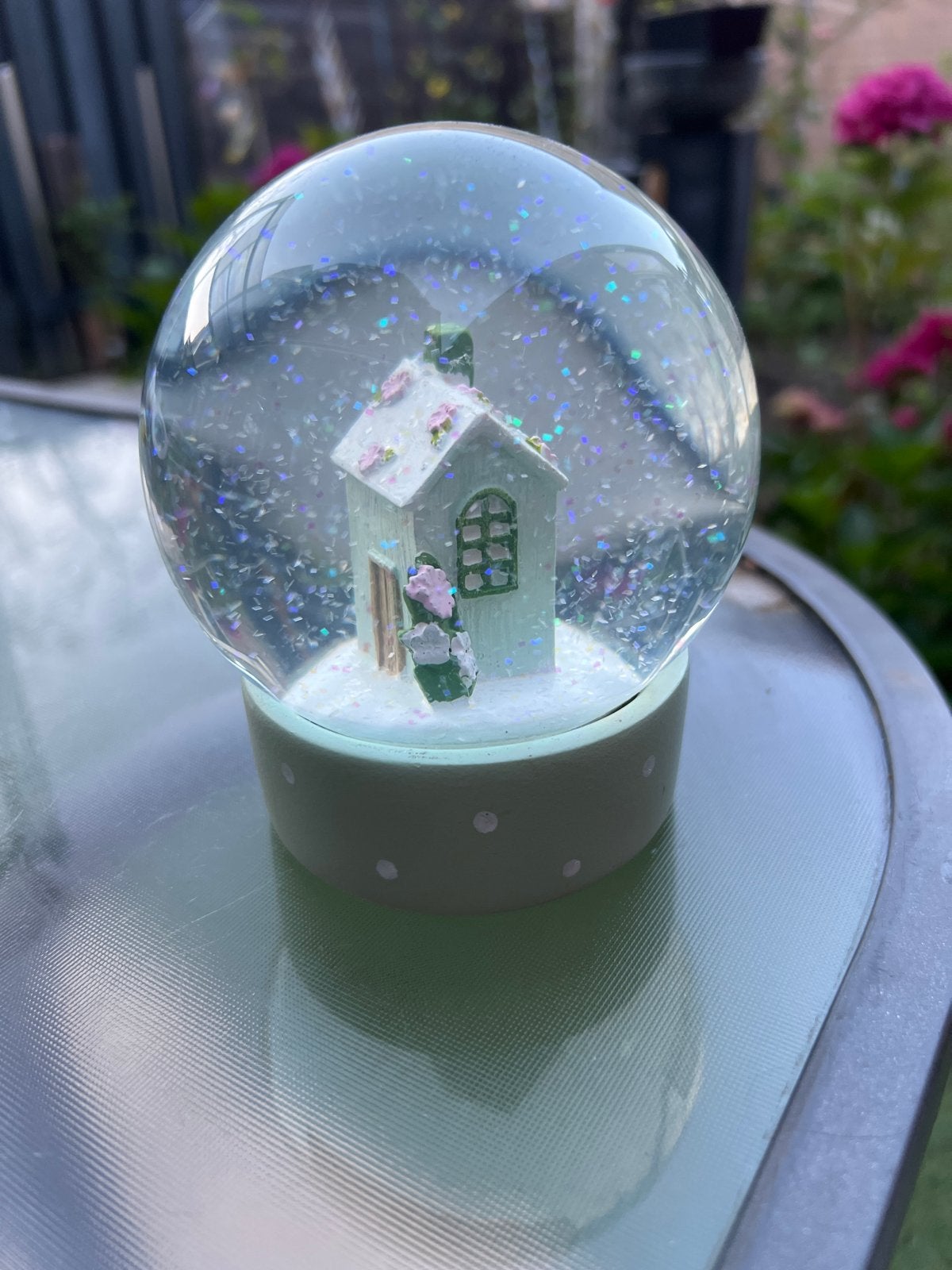 Schattige sneeuwbol met huisje en glitter, Ophalen, Meerkleurig, Overige stijlen, Zo goed als nieuw