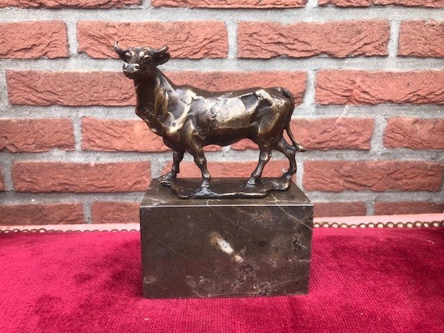 prachtige krachtige stier, brons en marmer, Ophalen of Verzenden, Brons