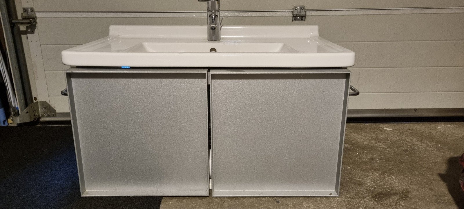 Wastafel met onderkast en kraan, Huis en Inrichting, Badkamer | Badkamermeubels, Ophalen, Gebruikt, 50 tot 100 cm, Minder dan 100 cm