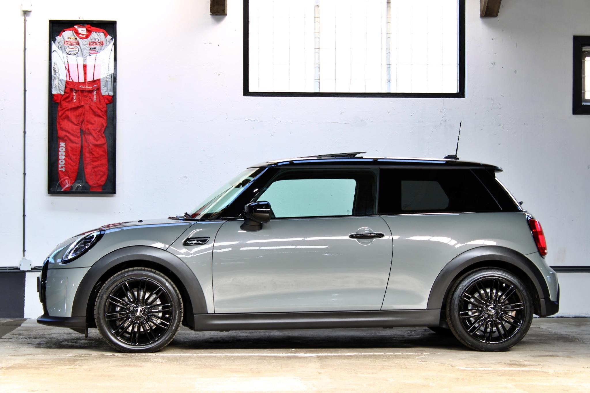 MINI 3-Deurs 1.5 Cooper Camden Edition | Panoramadak | Stuur, Auto's, Dealer onderhouden, 136 pk, Gebruikt, Met garantie (alle)