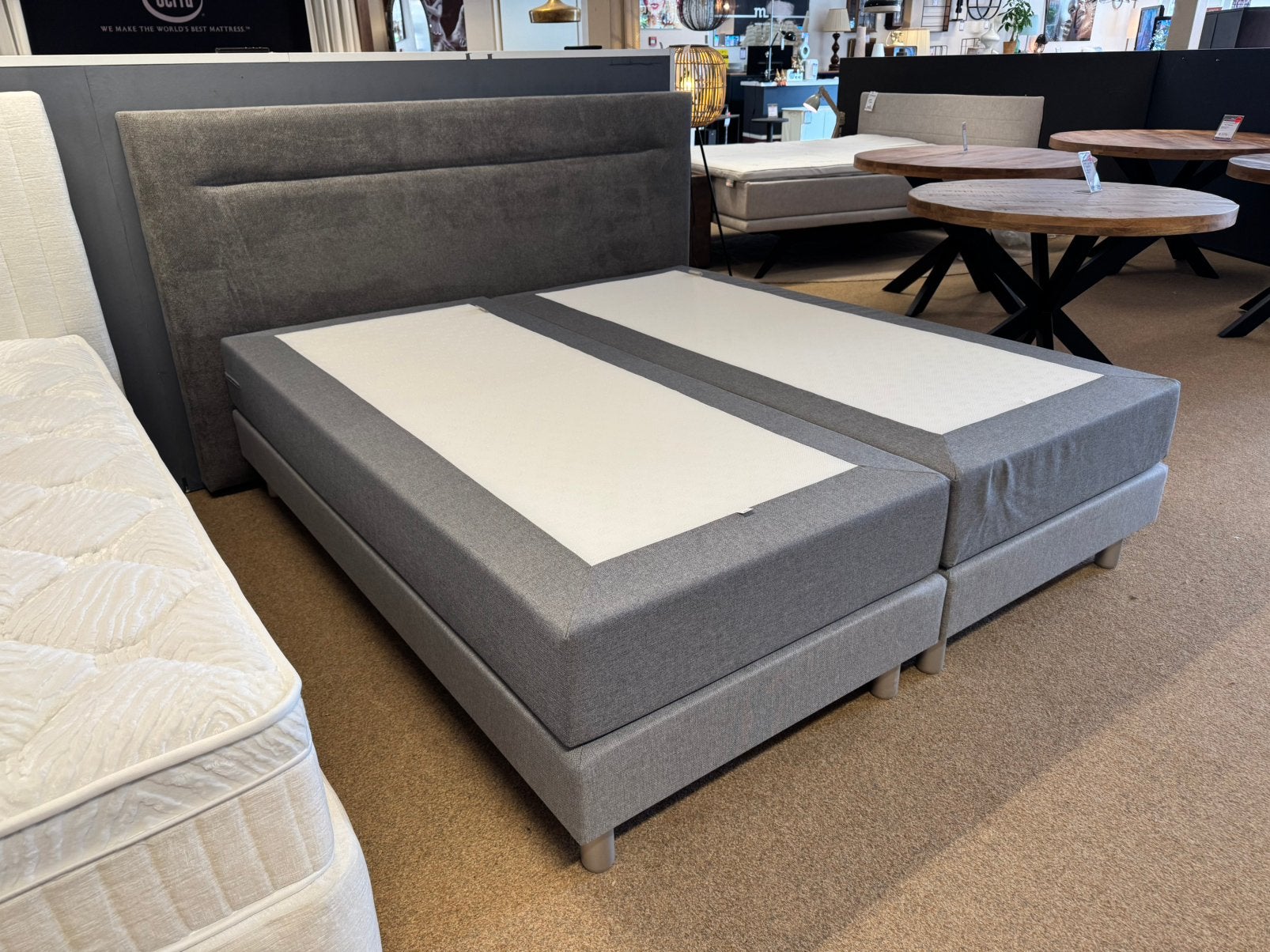 Foto 3 van Boxspring 180 x 200cm Grijs  €495,- Direct/Leverbaar