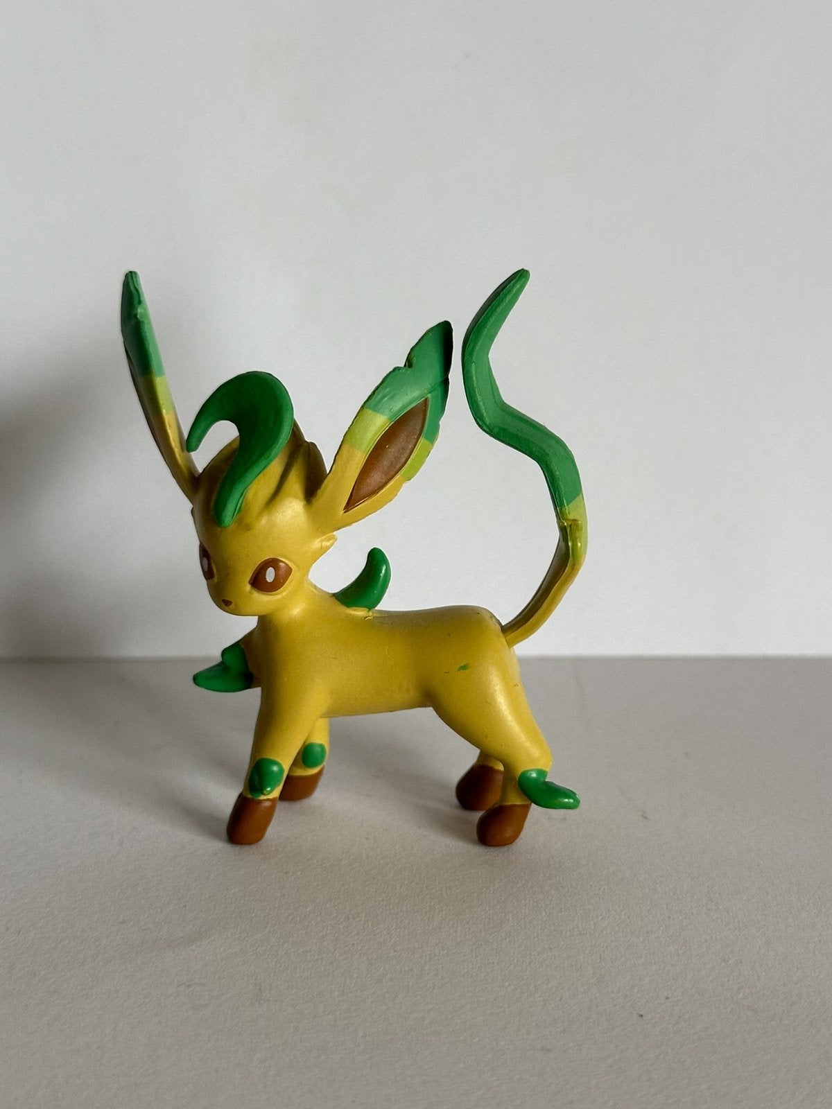 Tomy Pokémon figuurtje Leafeon, Ophalen of Verzenden, Zo goed als nieuw