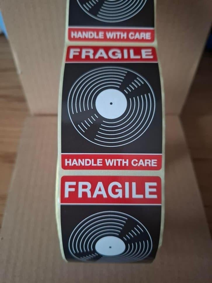 Rol met 100 "Fragile" handle with care stickers, Ophalen of Verzenden, Nieuw in verpakking, Overige formaten