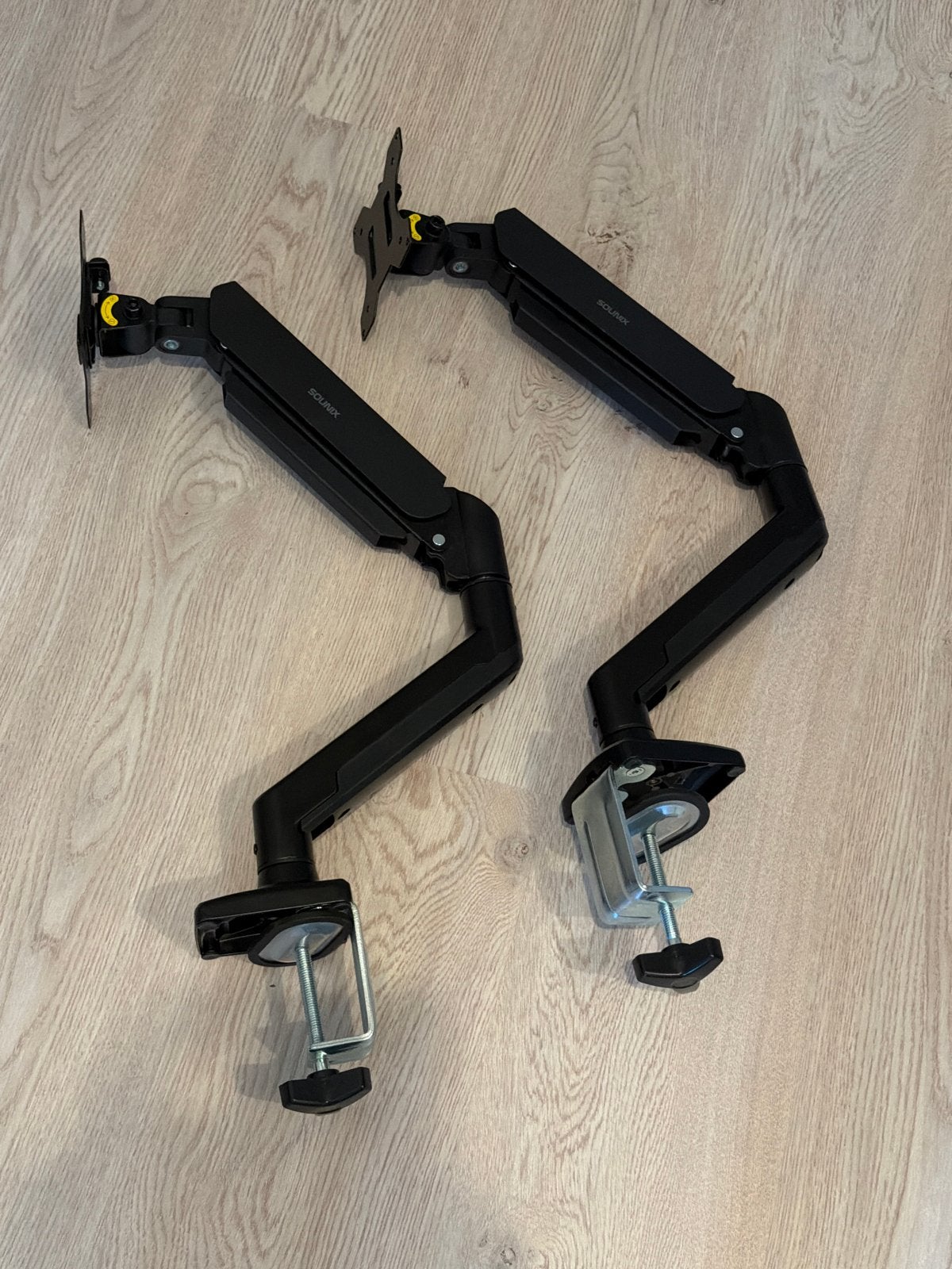 2x Sounix Monitorarmen - Ergonomisch en Verstelbaar, Computers en Software, Ophalen of Verzenden, Zo goed als nieuw, In hoogte verstelbaar