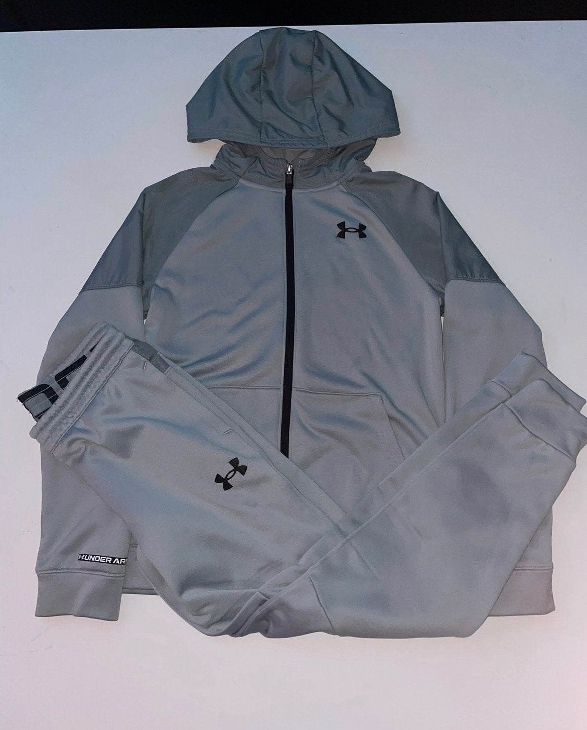 Under Armour trainingspak grijs - YLG/JG/G (Maat 146-152), Ophalen of Verzenden, Zo goed als nieuw, Maat 152