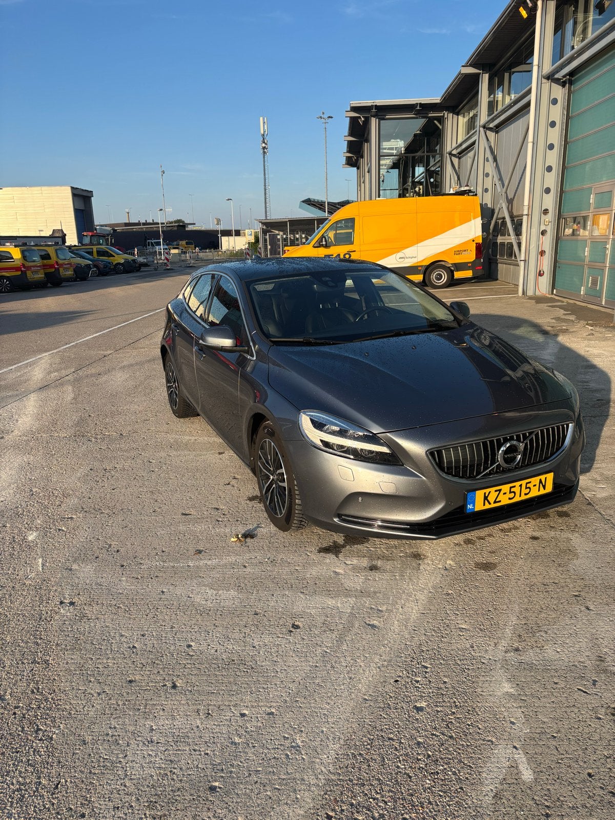 Volvo V40 2.0 D3 150PK Geartronic 2017 Grijs, Auto's, Volvo, 4 cilinders, 1353 kg, Origineel Nederlands, Diesel