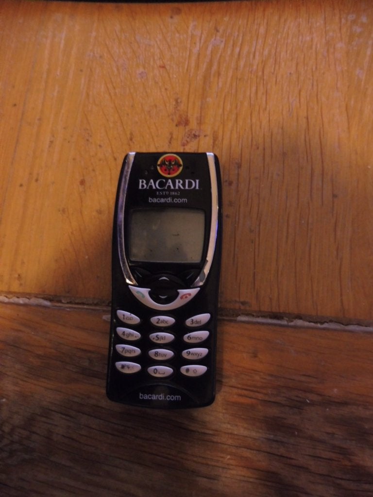 NOKIA 8210 BACARDI ORIGINEEL., Geen camera, Zwart, Fysiek toetsenbord, Ophalen of Verzenden