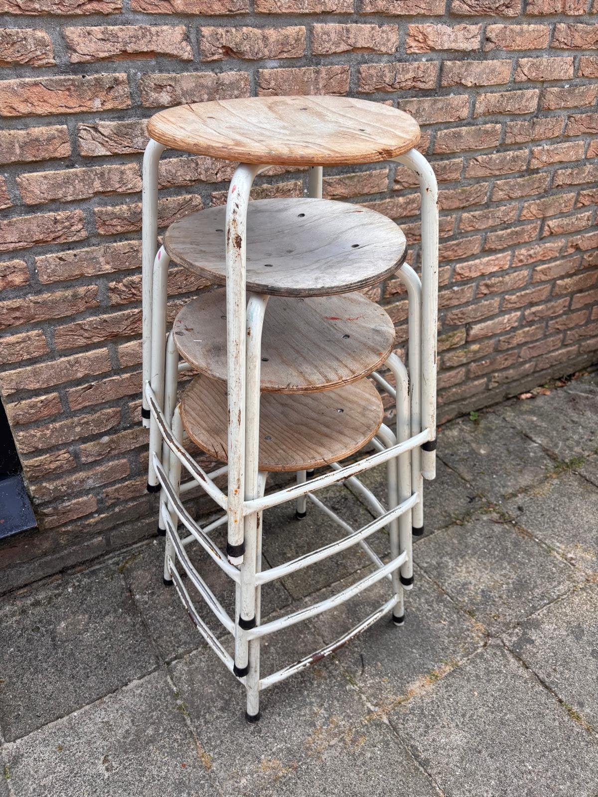 4 vintage industriële krukken, Ophalen, Gebruikt, Hout