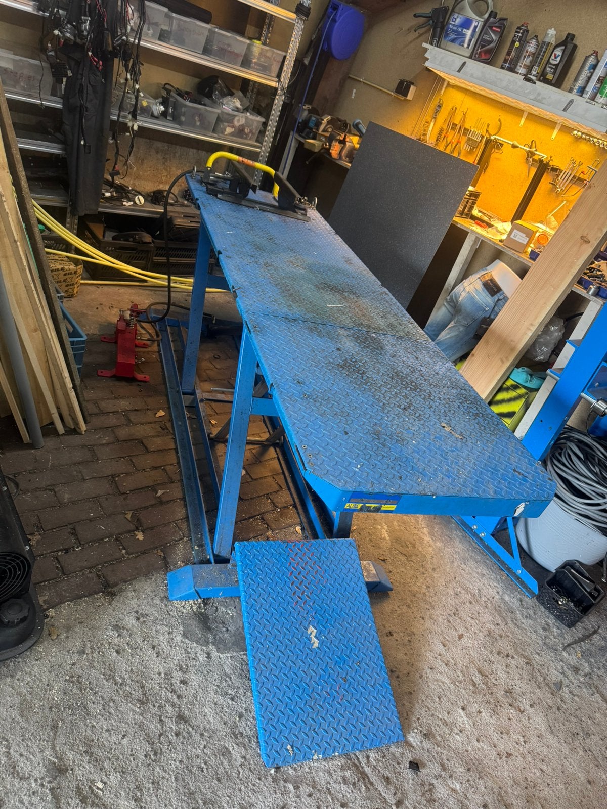 Scooterbrug ,Zeer degelijk, hydraulisch & lucht 230cm lang, Fietsen en Brommers, Ophalen, Gebruikt