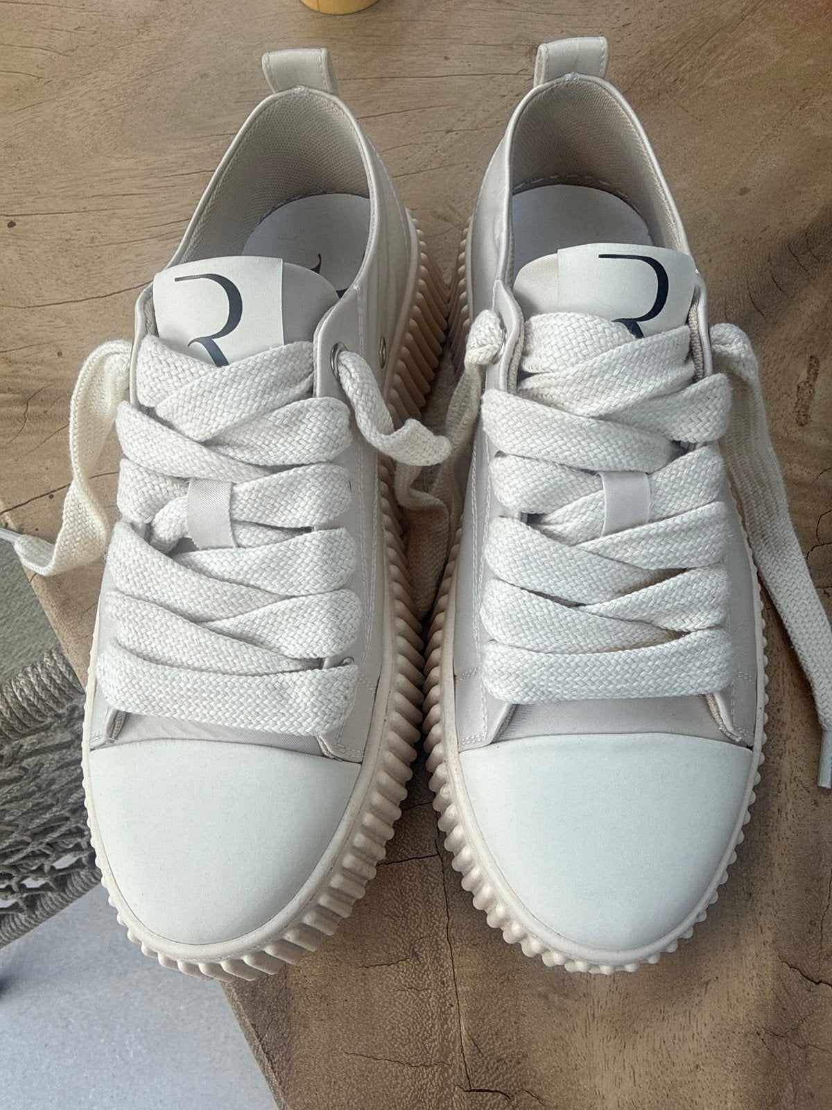 Rhun sneakers - Zo goed als nieuw maat 40, Ophalen of Verzenden, Zo goed als nieuw, Beige, Sneakers of Gympen