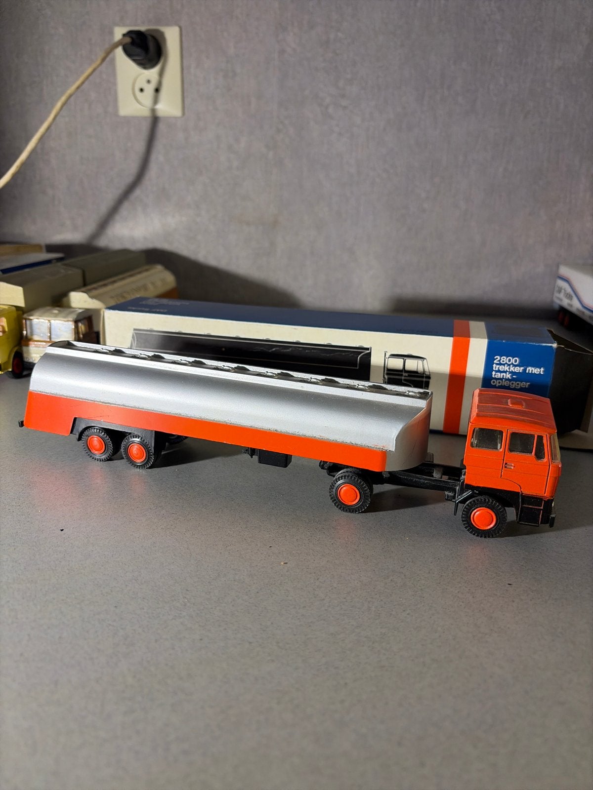 DAF 2800 Trekker met Tankoplegger - Modelvrachtwagen, Ophalen of Verzenden, Gebruikt, Bus of Vrachtwagen, Lion Toys
