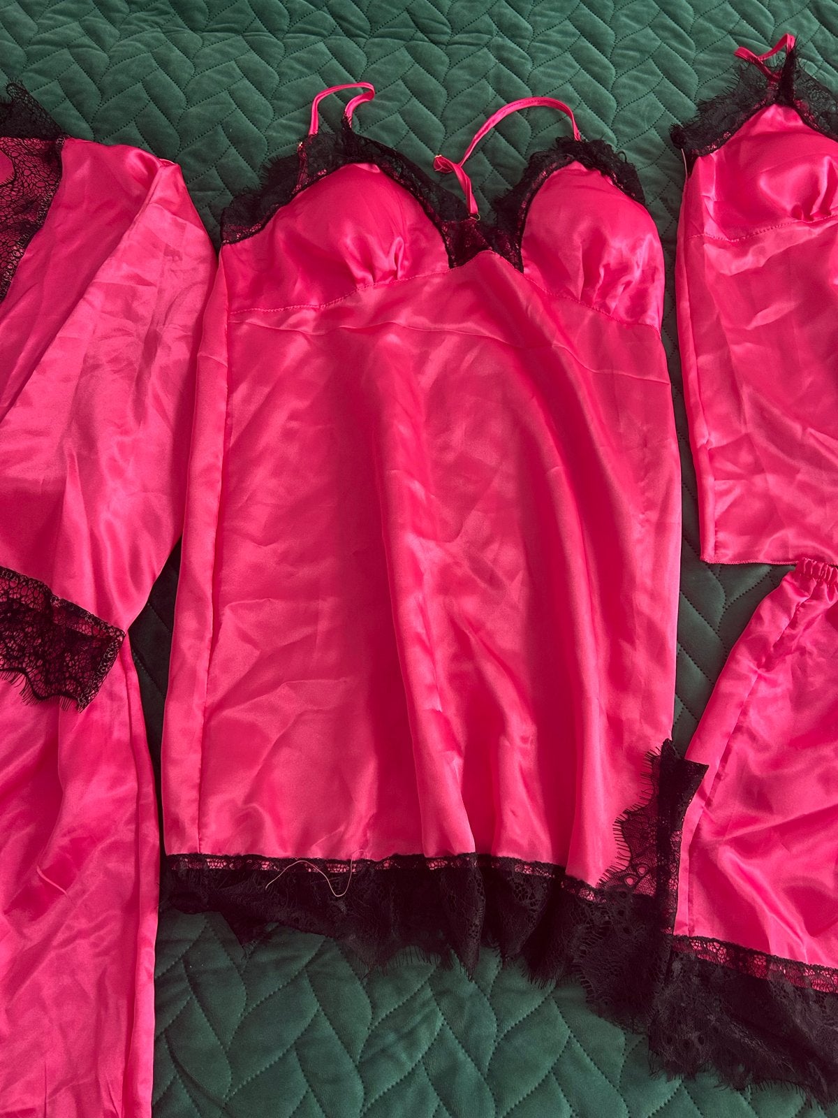 Roze satijnen nachtkleding set met kant, Ophalen of Verzenden, Roze, Nachtkleding