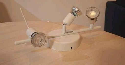 IKEA TROSS Plafondspot met 3 verstelbare spots, Ophalen of Verzenden, Zo goed als nieuw, Metaal, Modern, Functioneel