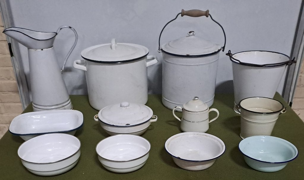 Partij wit emaille schalen + bekers, Ophalen of Verzenden