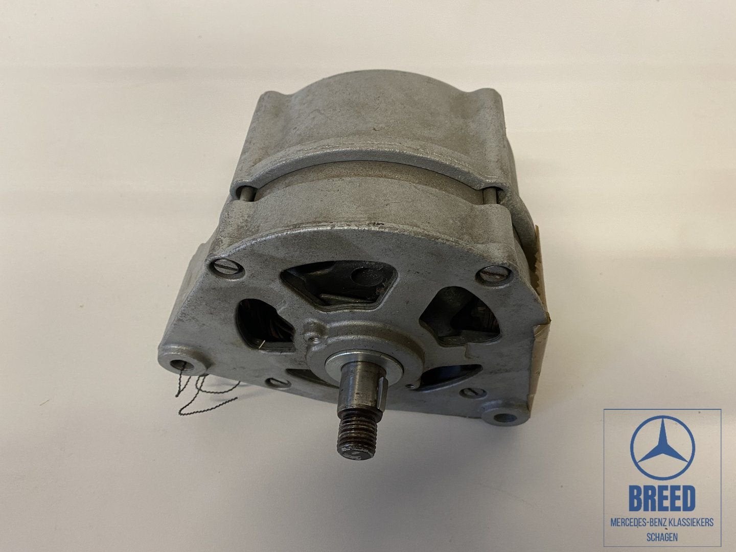 NOS Dynamo Bosch 35A 14V voor Mercedes-Benz R107 W115 W116 W, -, Nieuw, Ophalen of Verzenden, -