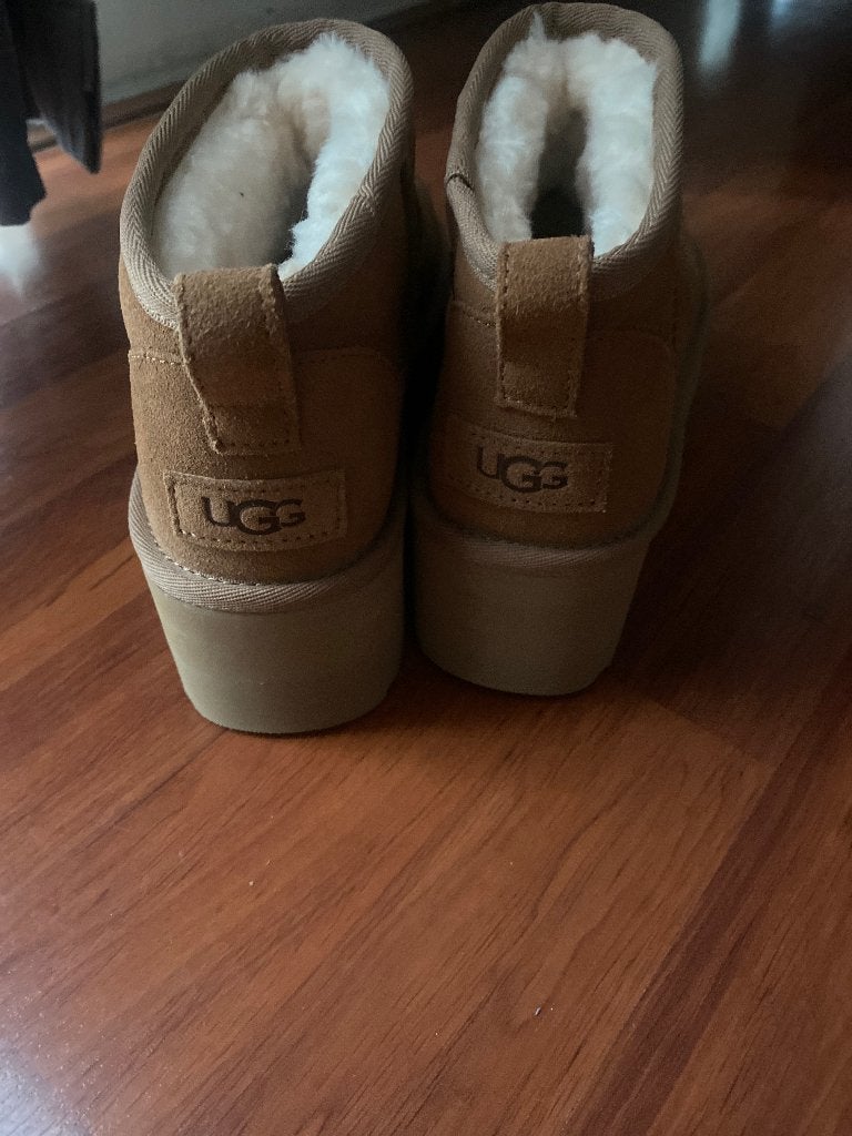 Uugs, Ophalen of Verzenden, Zo goed als nieuw, Sneakers of Gympen
