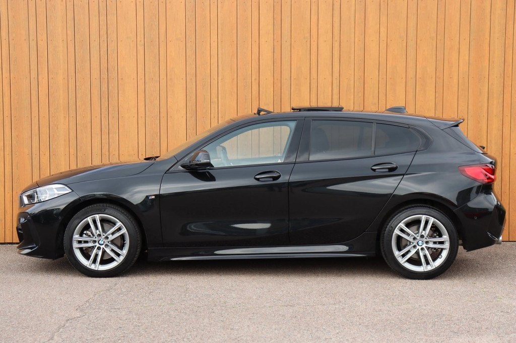 BMW 1-serie 116i Introduction Ed. M-sport orgNL Harman Kardo, 12 maanden, Gebruikt, Leder en Stof, Zwart