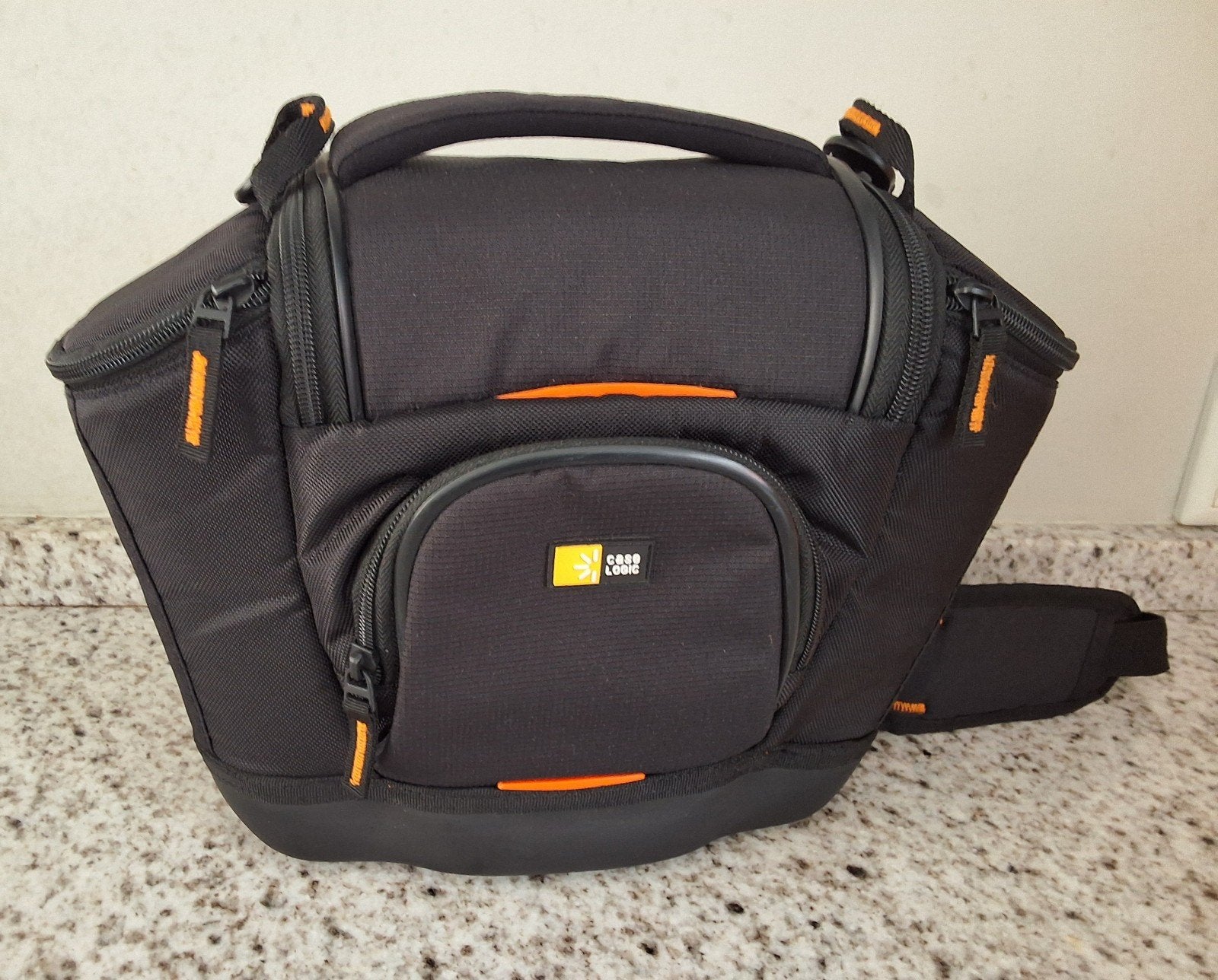 Case Logic cameratas voor camera en 2 lenzen, in nieuwstaat, Ophalen of Verzenden, Zo goed als nieuw, Voorvak, Zwart