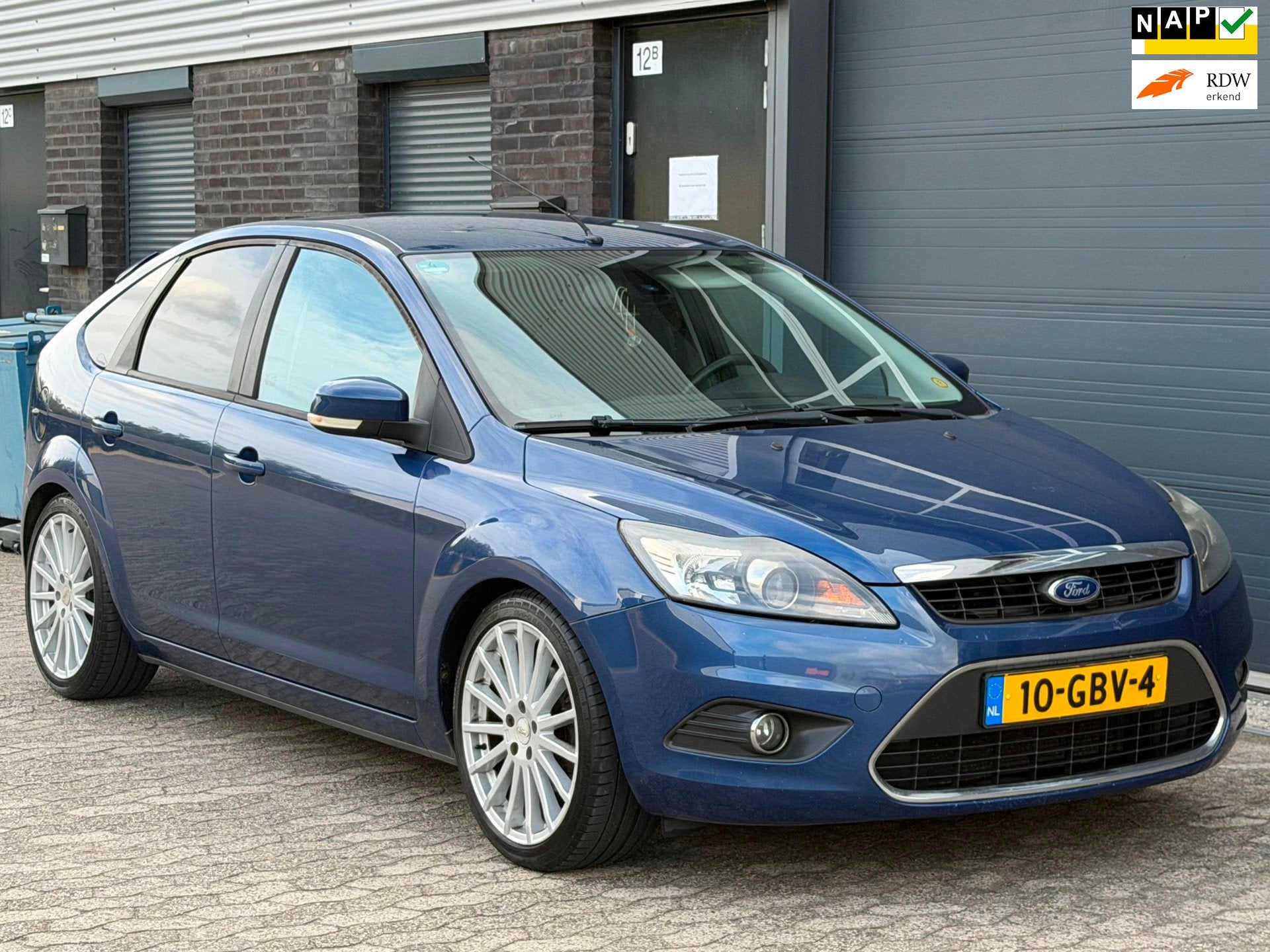 Ford Focus 1.6 Titanium LEER NAVI CLIMA TREKHAAK APK, Auto's, 1596 cc, Gebruikt, Zwart, 4 cilinders