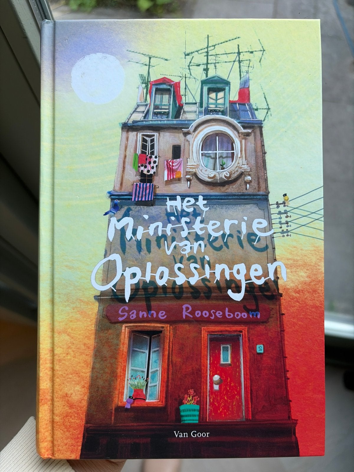 Het Ministerie van Oplossingen - Sanne Rooseboom, Boeken, Ophalen of Verzenden, Zo goed als nieuw, Fictie