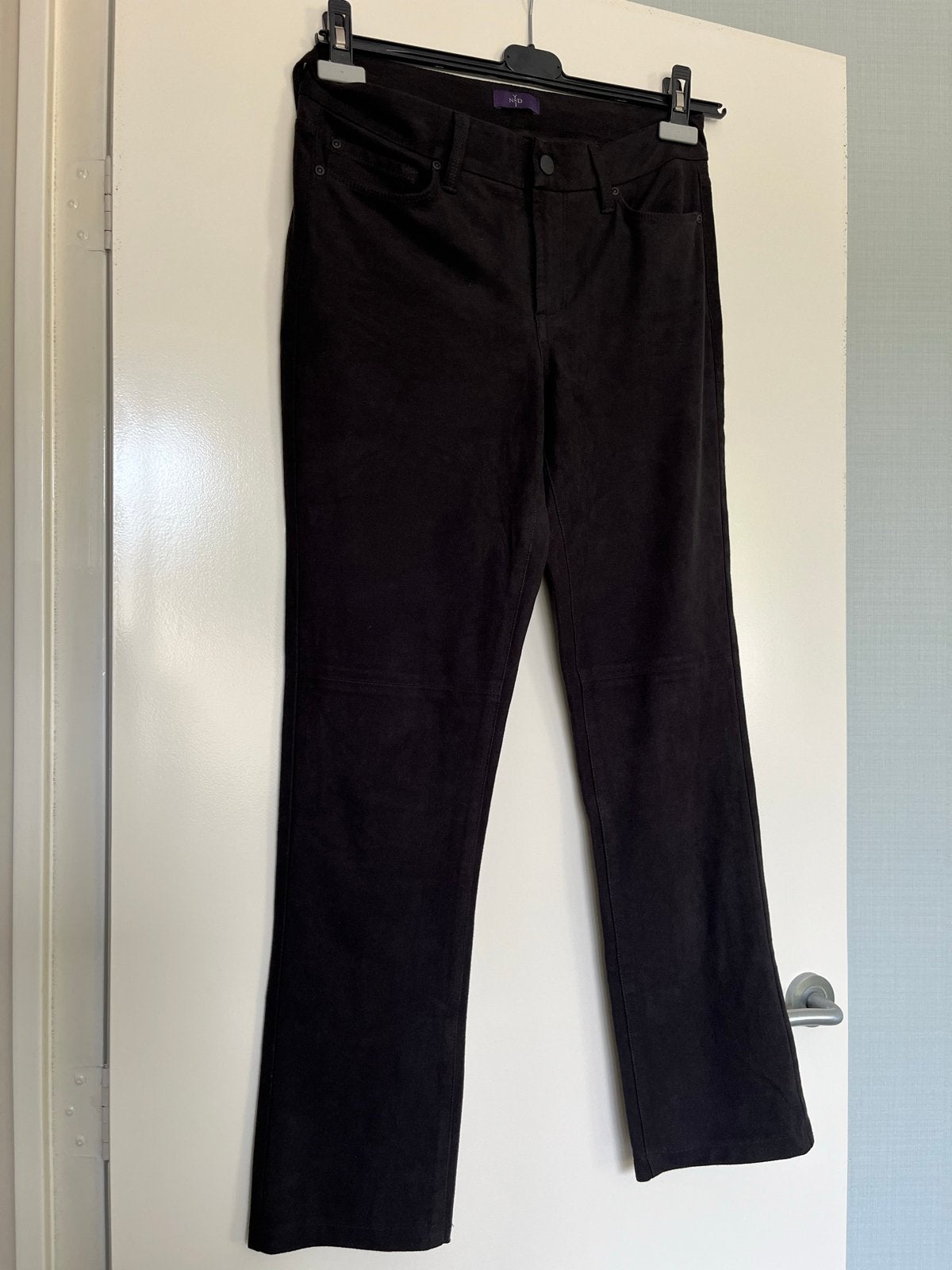 NYDJ Skinny Broek Zwart Suède Look Maat 36 (S), Kleding | Dames, Broeken en Pantalons, Zo goed als nieuw, Maat 36 (S), Zwart, Lang