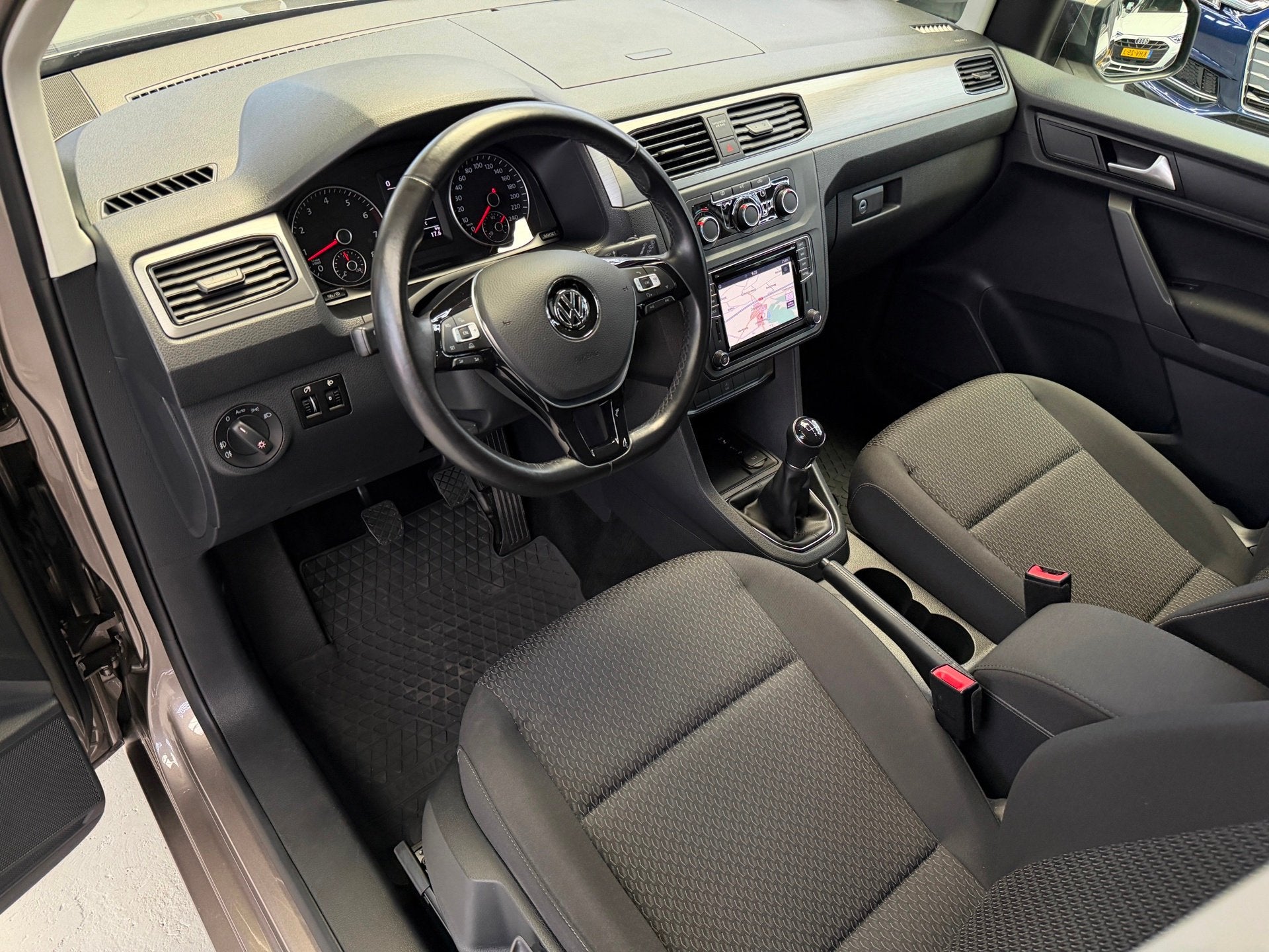 Volkswagen Caddy Combi 1.4 TSI CarPlay 7p., Auto's, Voorwielaandrijving, Gebruikt, Zwart, 7 stoelen
