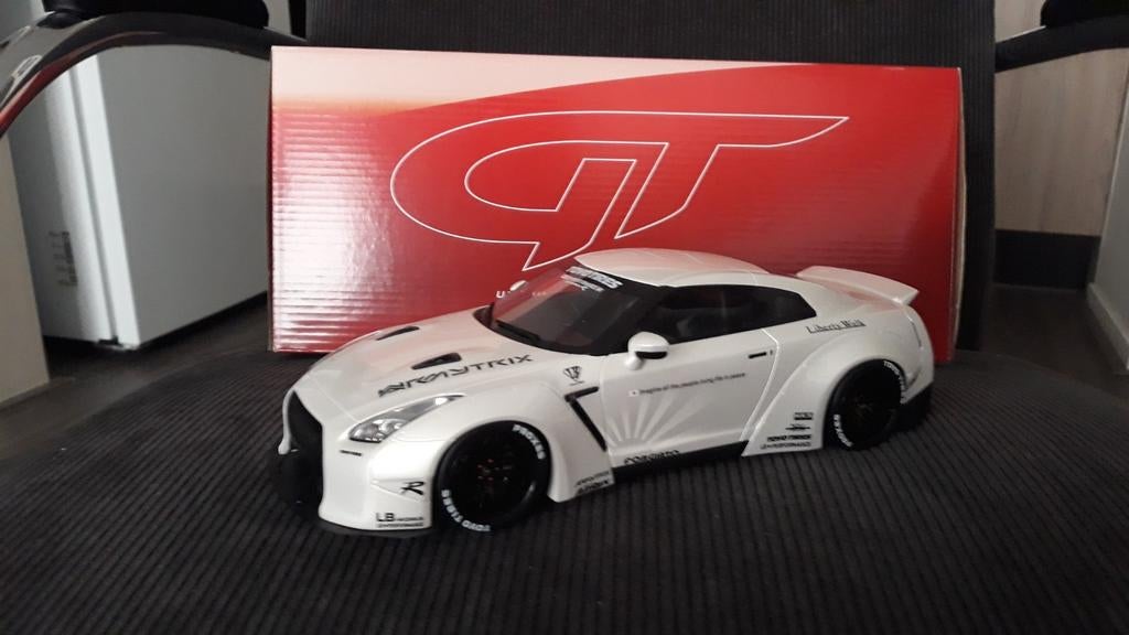 Gt Spirit 1/18 Nissan LB Works GTR wit, Hobby en Vrije tijd, Modelauto's | 1:18, Ophalen of Verzenden, Zo goed als nieuw, Auto