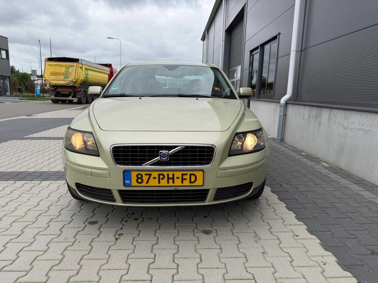 Volvo - S40 - 1.8 Kinetic - Personenauto - 2004, Auto's, Voorwielaandrijving, 125 pk, Gebruikt, 4 cilinders