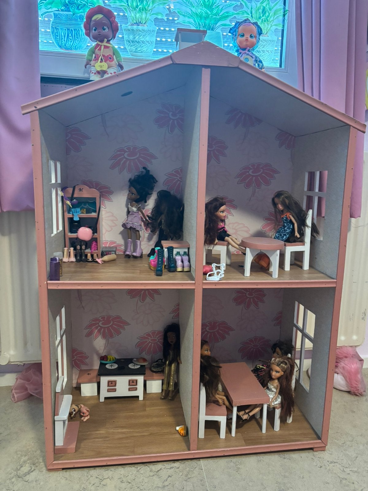 Groot poppenhuis voor barbies of bratz.1meter hoog, Ophalen, Zo goed als nieuw, Poppenhuis