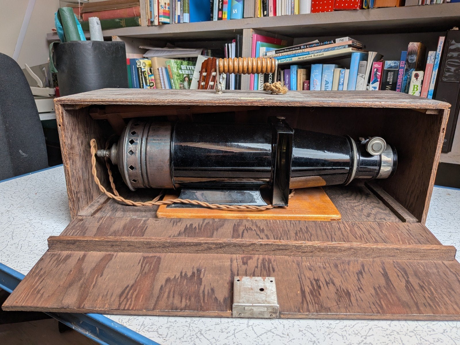 antieke toverlantaarn 110v, Verzamelen, Fotografica en Filmapparatuur, Ophalen, Voor 1940, Projector