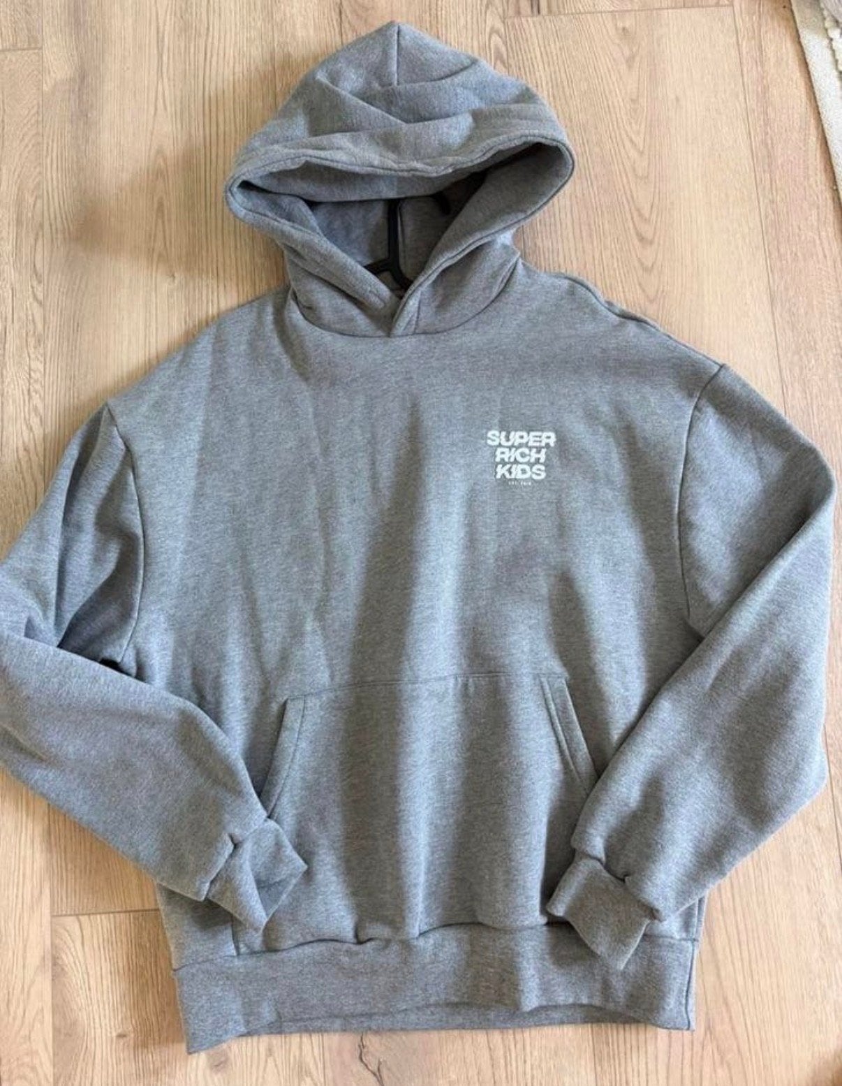 Super Rich Kids hoodie - Nieuw - Maat S - Grijs, Ophalen of Verzenden, Nieuw, Maat 46 (S) of kleiner, Grijs