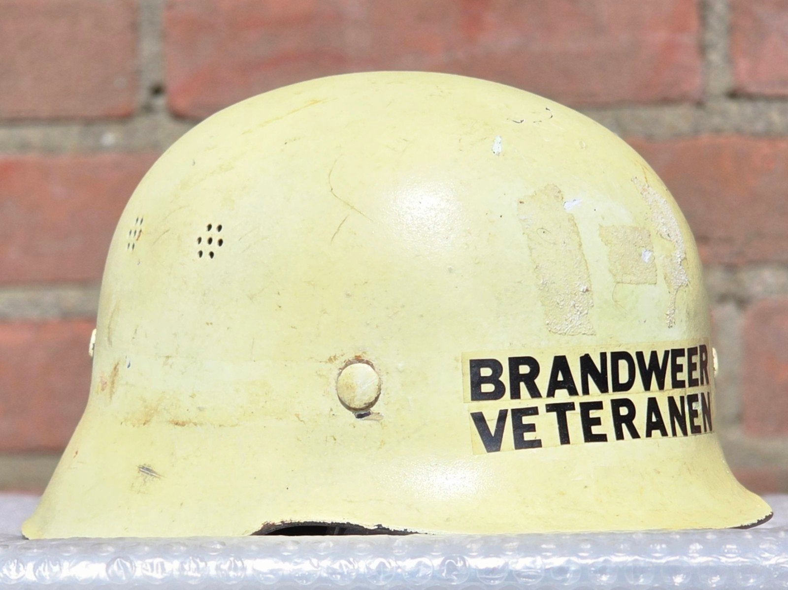 brandweerhelm brandweer, Verzamelen, Ophalen of Verzenden, Landmacht, Nederland, Embleem of Badge