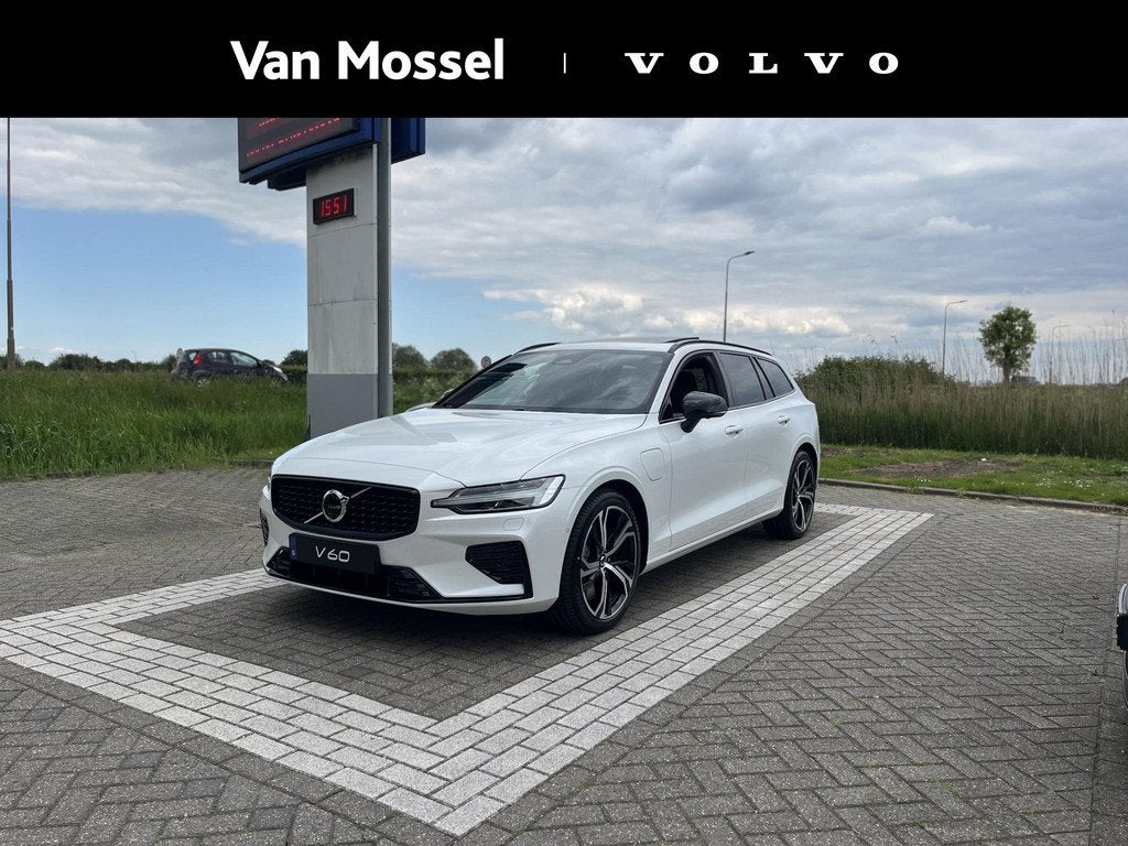 Volvo V60 T8 Plug-in hybrid AWD Ultra Dark | Panoramadak | 3, Auto's, Volvo, Automaat, 180 min, Wit, 455 pk