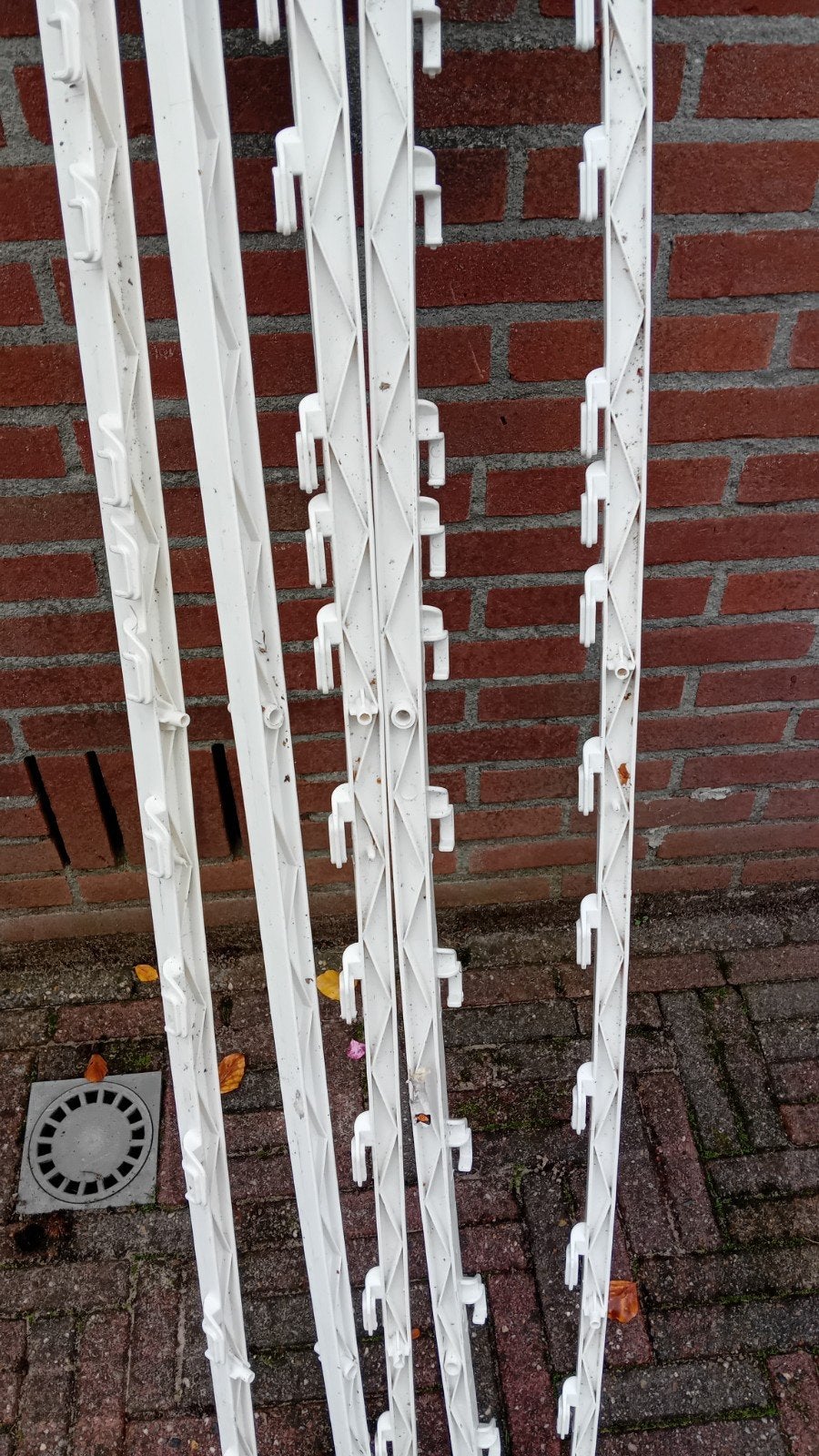 prikpalen afrastering, Toebehoren