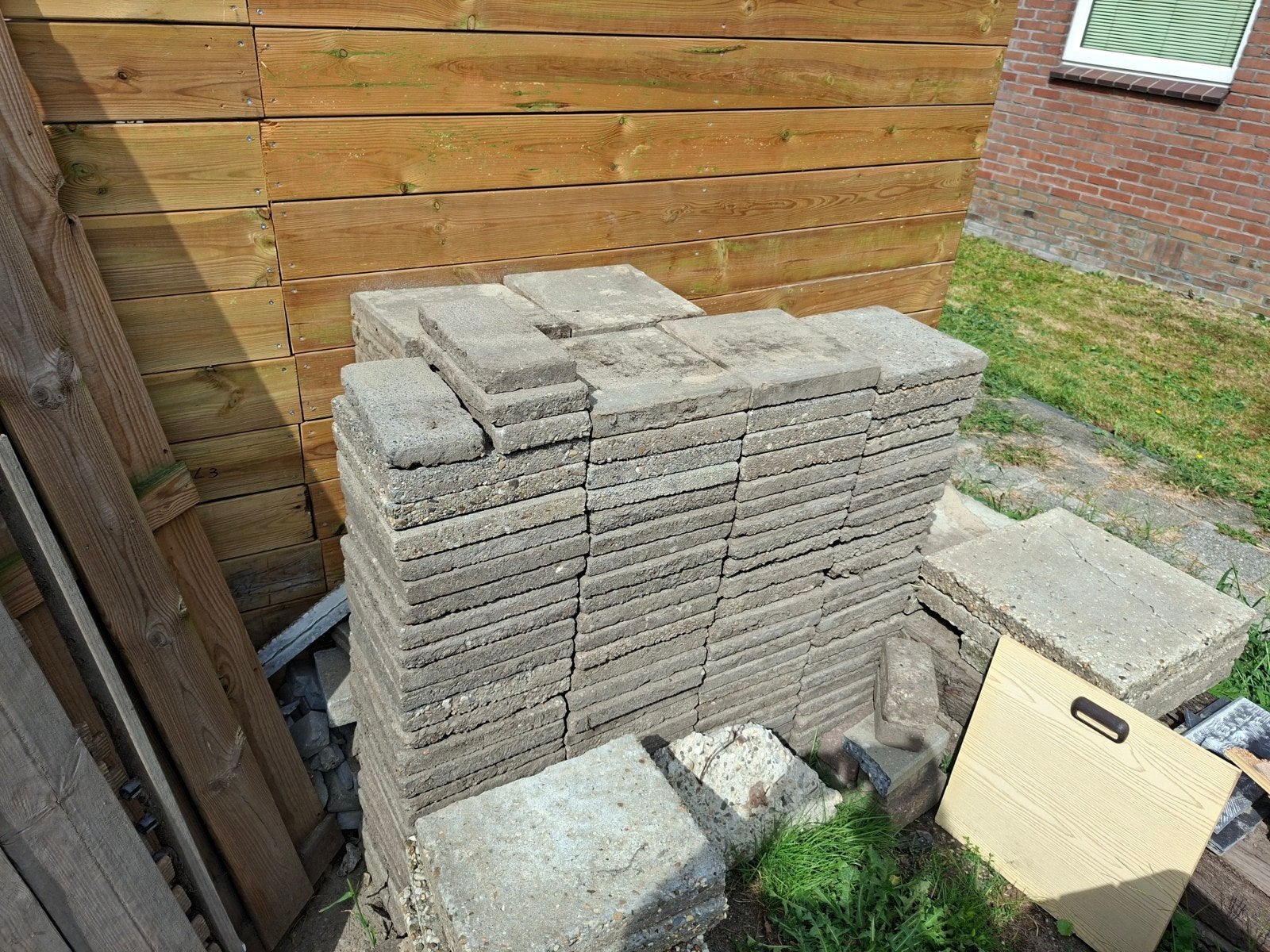 Gratis af te halen:9m2  Gebruikte 30x30 stoeptegels, Tuin en Terras, Ophalen, Gebruikt, Overige typen, 5 tot 10 m²