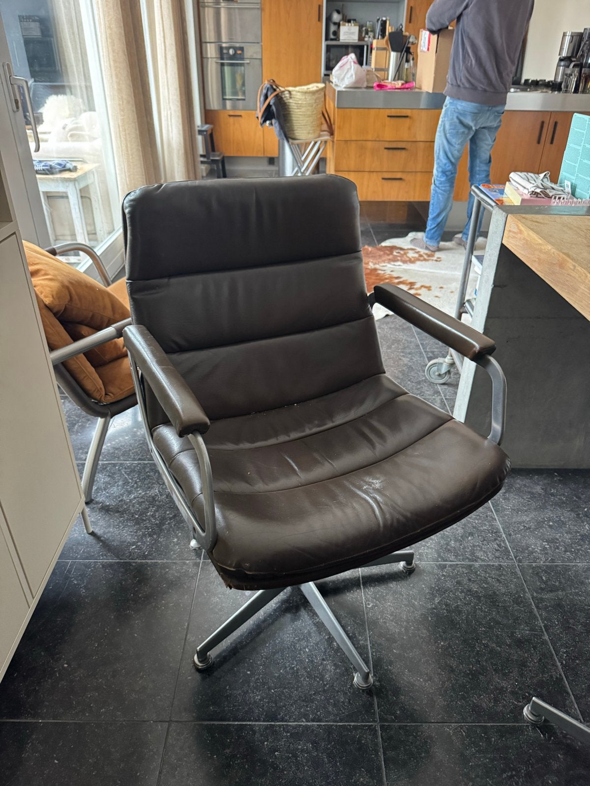 Artifort eetkamerstoel - Mid Century klassiek Design 3 stuks, Ophalen, Gebruikt, Bruin, Bureaustoel