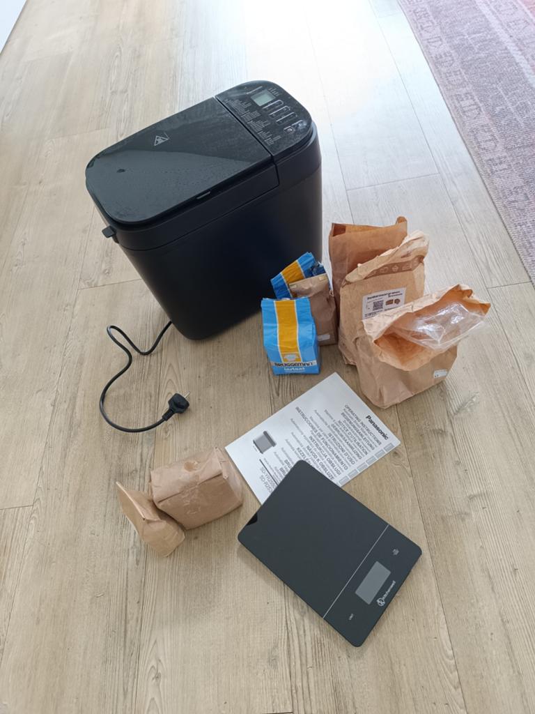 Broodbakmachine Panasonic Sd-R2530KXE met dispenser, Witgoed en Apparatuur, Broodbakmachines, Ophalen of Verzenden